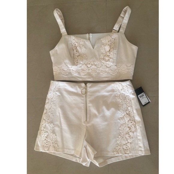Guess Pants - NWT Guess 2 piece shorts set. Sz L